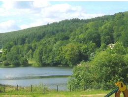 vue sur le lac de pannecière