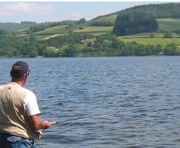 carpiste au bord du lac